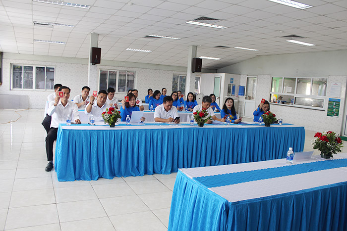 Các thành viên tham gia biểu quyết