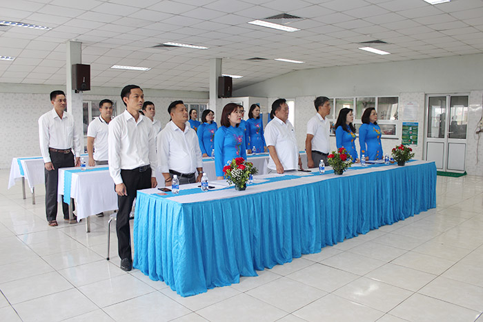 Đại hội tiến hành nghi thức chào cờ