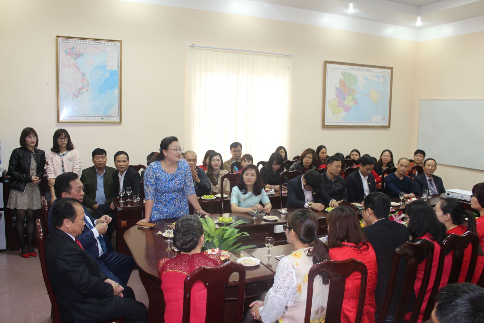 Bà Lã Quỳnh Chi - Phó Tổng giám đốc công ty VICO phát biểu khai xuân Ba La Quynh Chi - Pho Tong giam doc cong ty VICO phat bieu khai xuan
