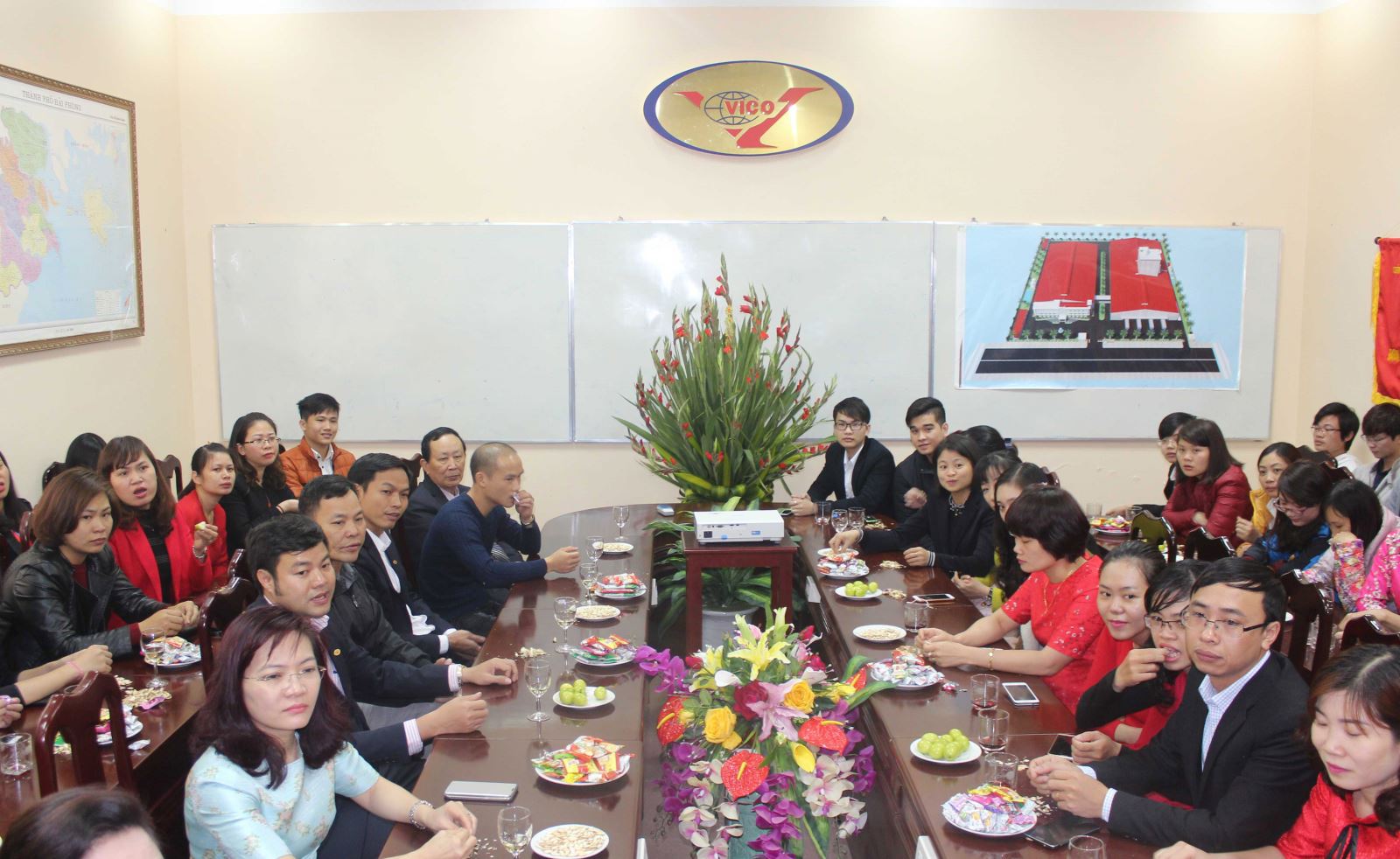 Cán bộ nhân viên công ty VICO tham gia buổi họp mặt đầu năm Can bo nhan vien cong ty VICO tham gia buoi hop mat dau nam