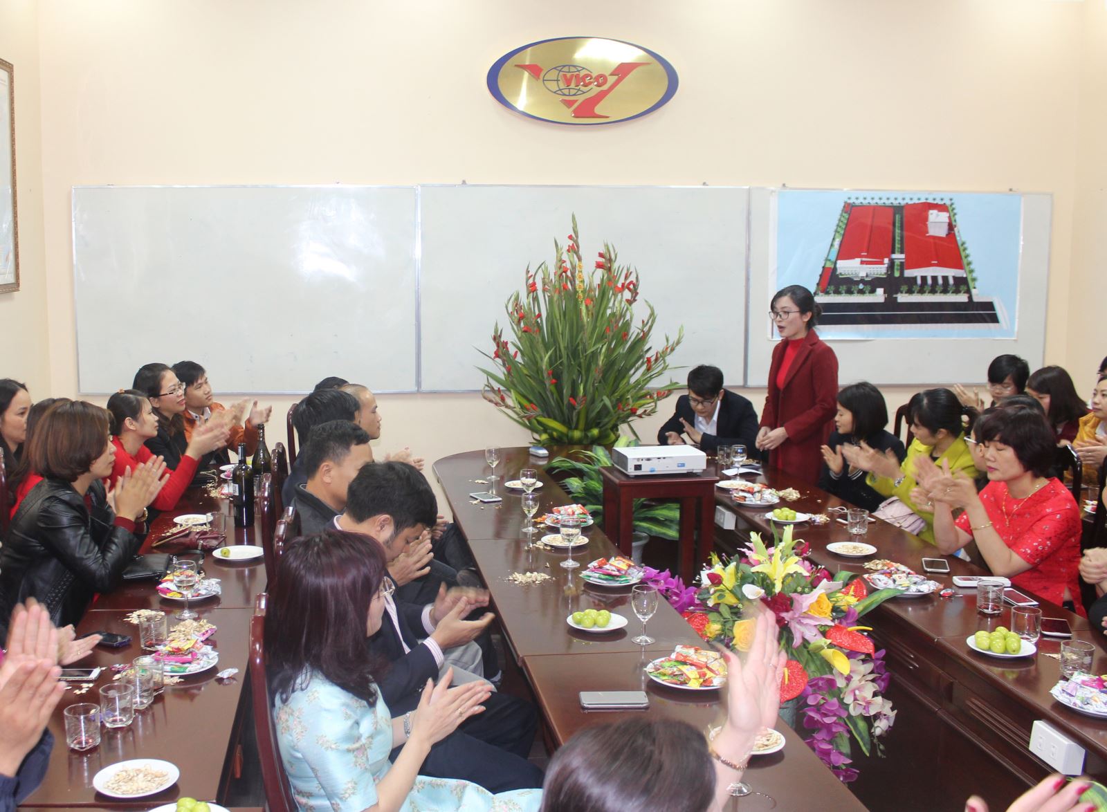 Cán bộ nhân viên VICO trình bày những ca khúc khai xuân Can bo nhan vien VICO trinh bay nhung ca khuc khai xuan