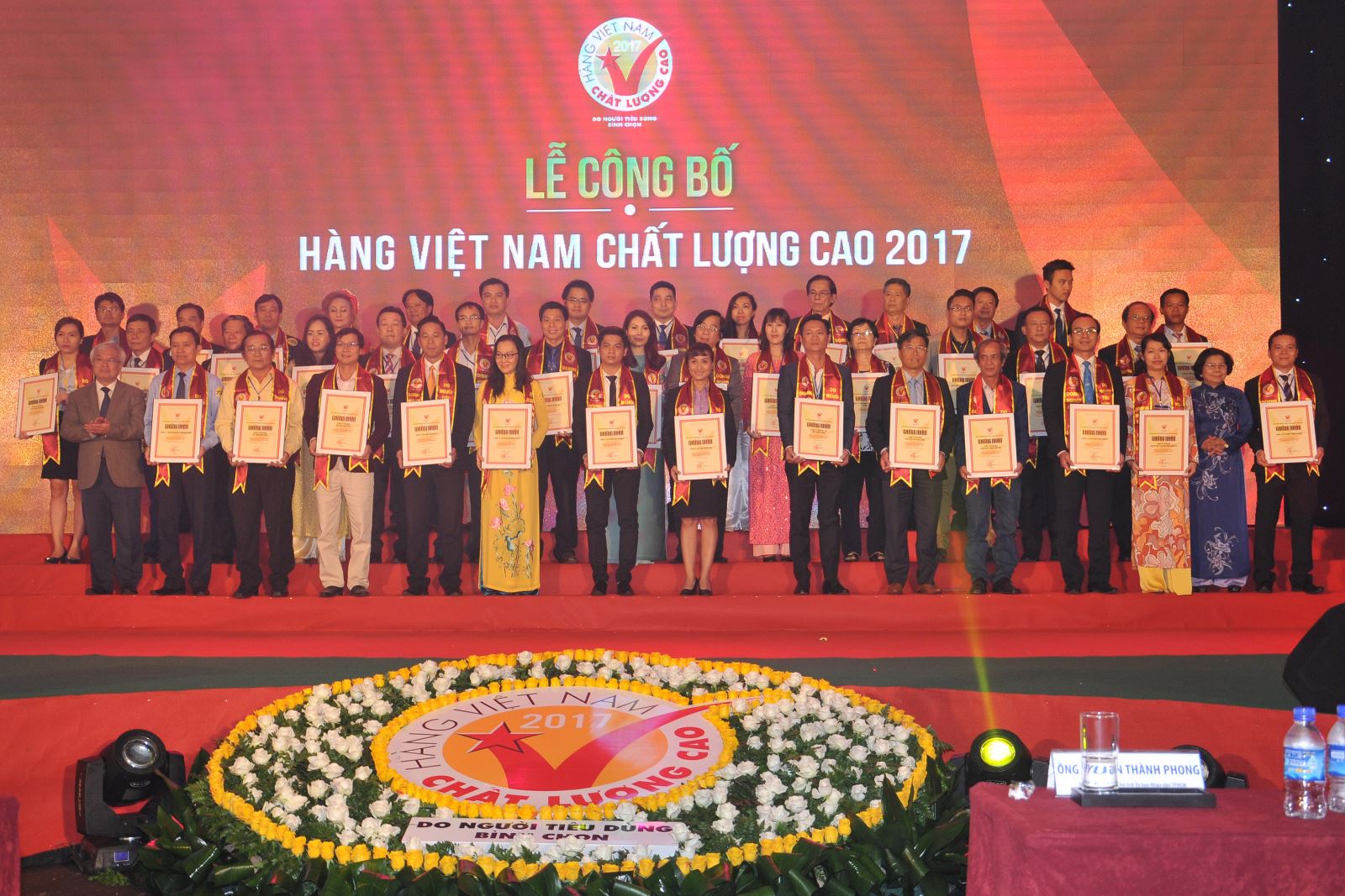 Lễ Công bố Hàng Việt Nam chất lượng cao 2017 Le Cong bo HVNCLC 2017