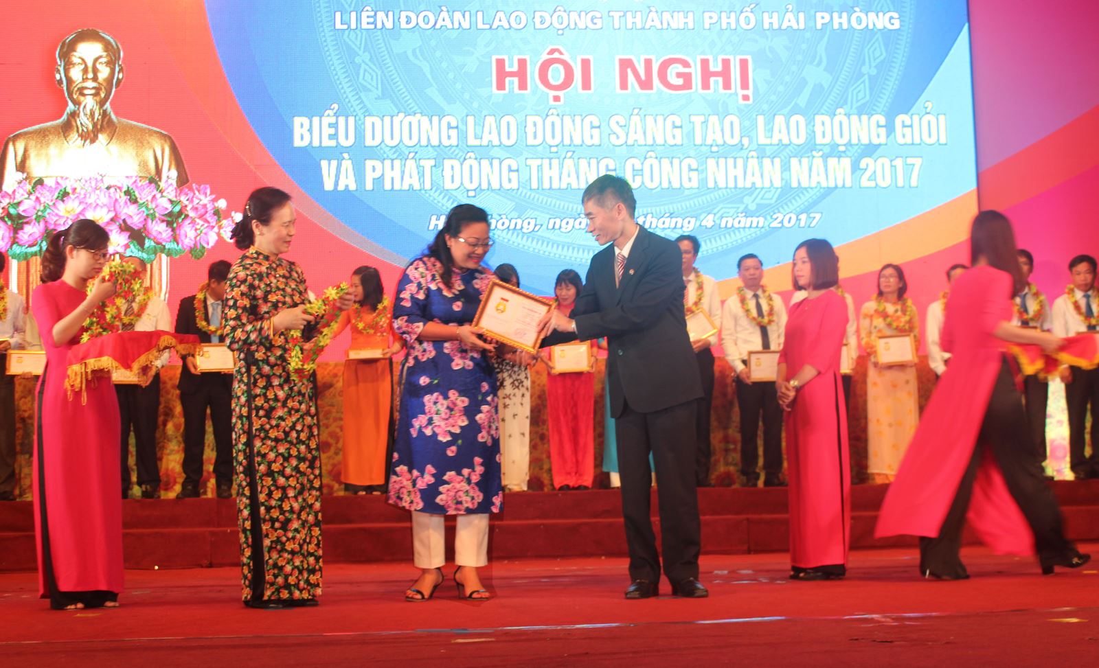 Hoi nghi bieu duong lao dong sang tao, lao dong gioi nam 2017