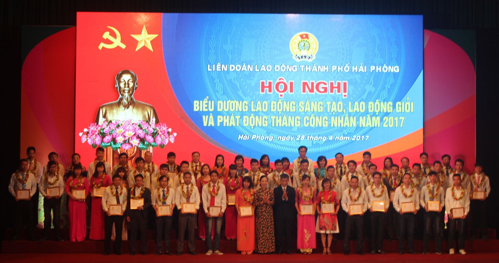 Hội nghị biểu dương lao động sáng tạo, lao động giỏi 2017 Hoi nghi bieu duong lao dong sang tao, lao dong gioi nam 2017