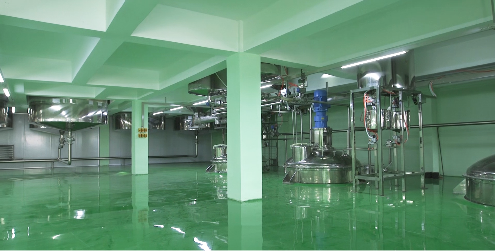 Máy móc hiện đại với vật liệu cao cấp: SUS 304, SUS 316 Máy móc hiện đại với vật liệu cao cấp: SUS 304, SUS 316